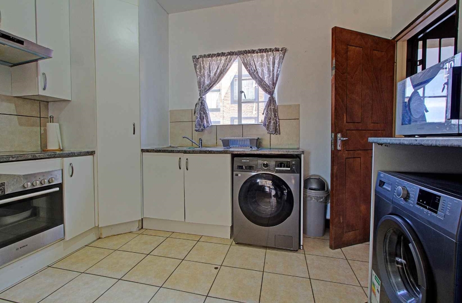 3 Bedroom Property for Sale in Wilgeheuwel Gauteng