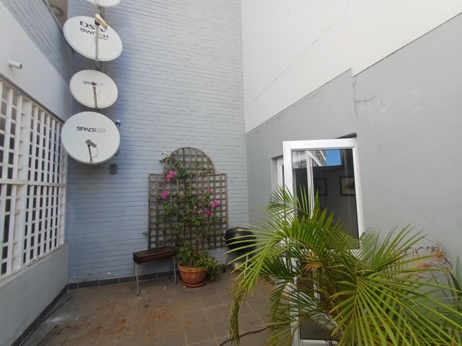 1 Bedroom Property for Sale in Illovo Gauteng