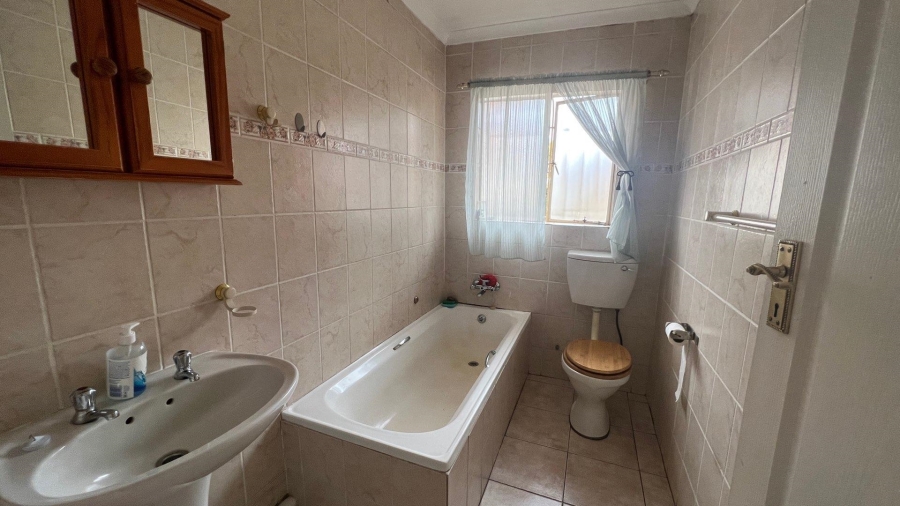 To Let 3 Bedroom Property for Rent in Mondeor Gauteng