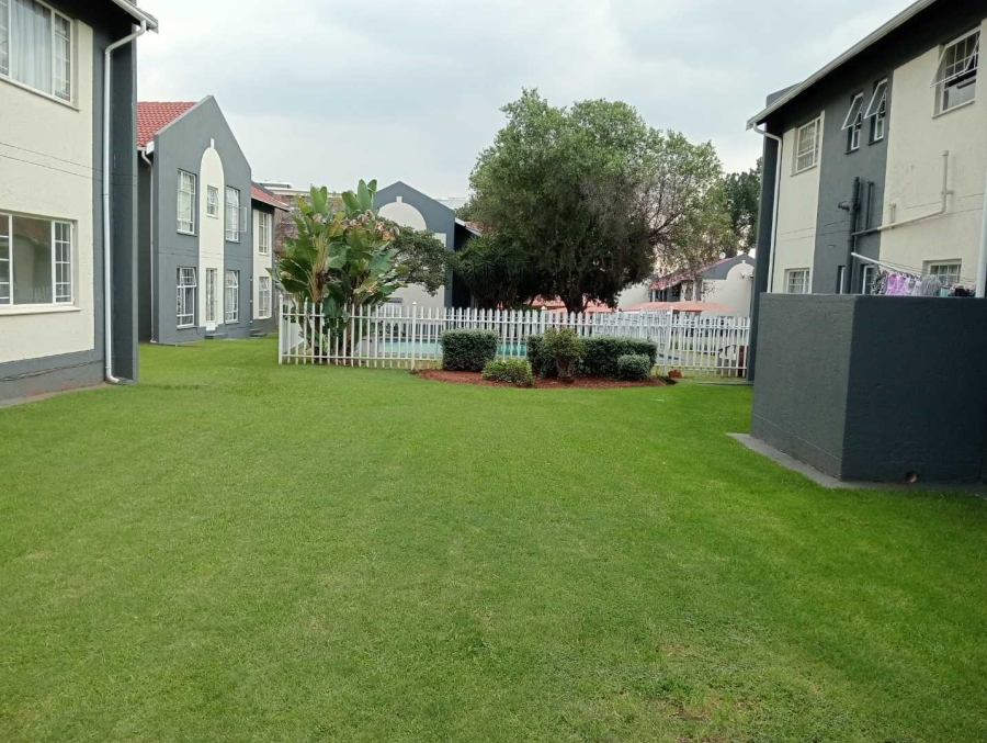 2 Bedroom Property for Sale in Die Hoewes Gauteng