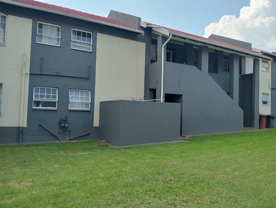 2 Bedroom Property for Sale in Die Hoewes Gauteng