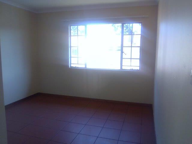 2 Bedroom Property for Sale in Die Hoewes Gauteng