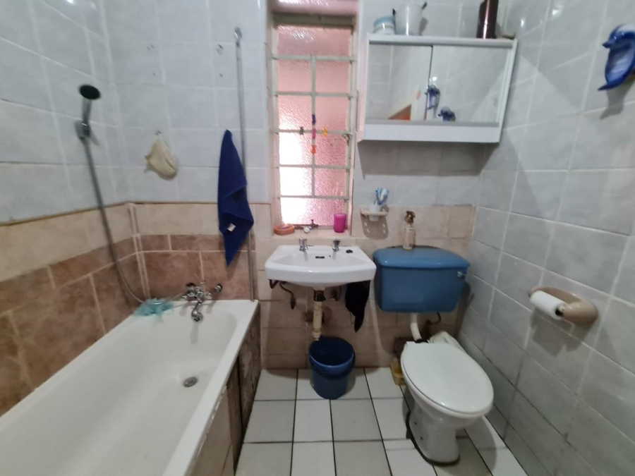 2 Bedroom Property for Sale in La Rochelle Gauteng