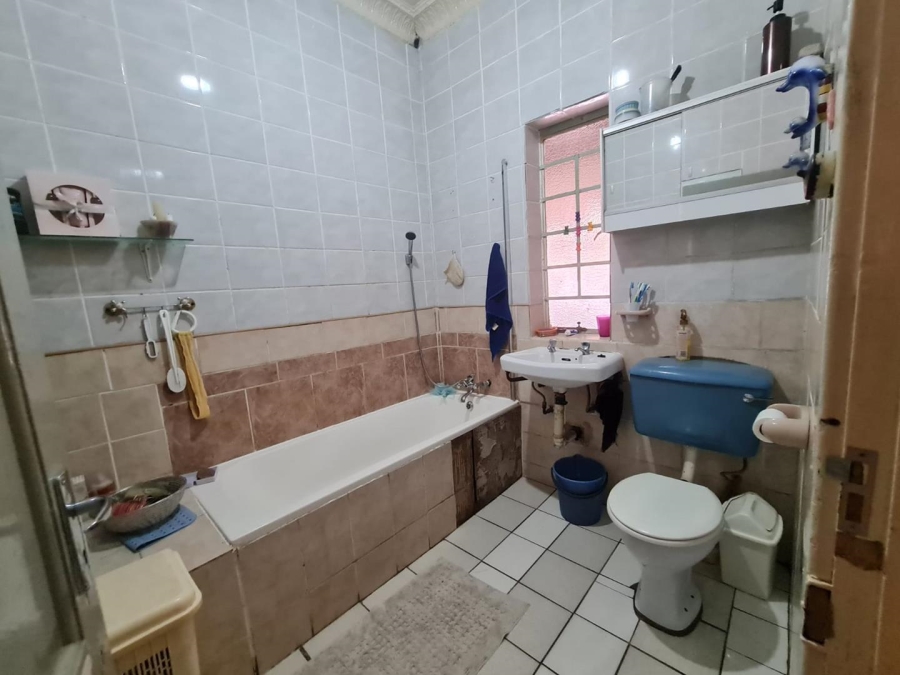 2 Bedroom Property for Sale in La Rochelle Gauteng