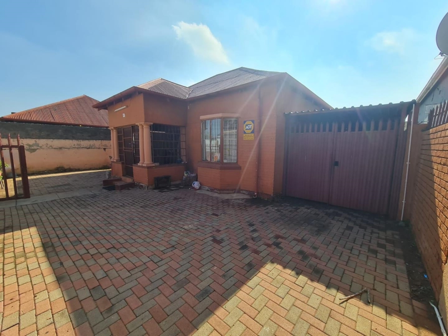 2 Bedroom Property for Sale in La Rochelle Gauteng