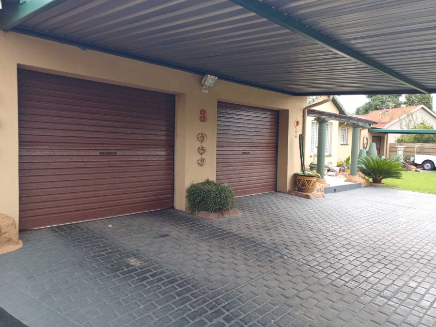 3 Bedroom Property for Sale in Brackendowns Gauteng