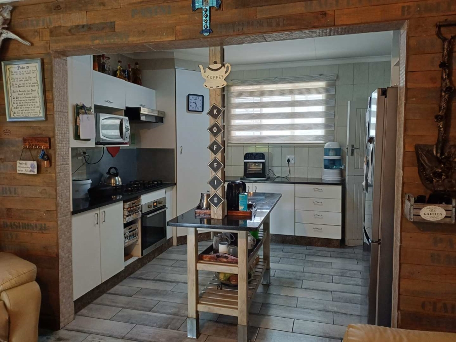 3 Bedroom Property for Sale in Brackendowns Gauteng