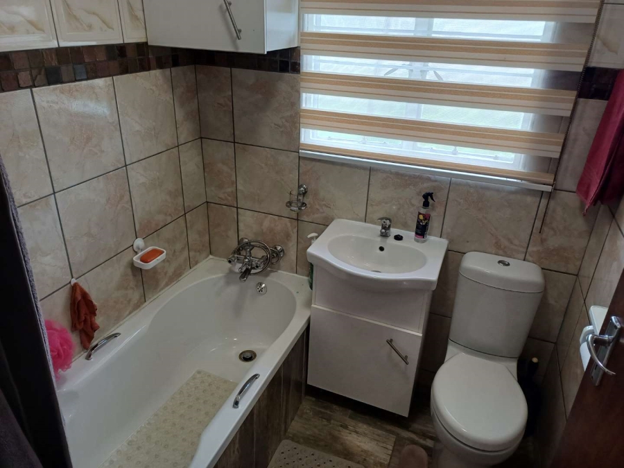 3 Bedroom Property for Sale in Brackendowns Gauteng