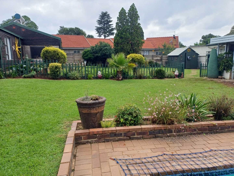 3 Bedroom Property for Sale in Brackendowns Gauteng