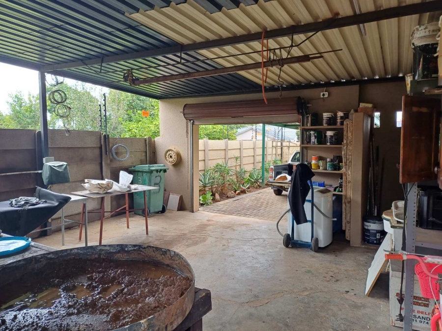 3 Bedroom Property for Sale in Brackendowns Gauteng