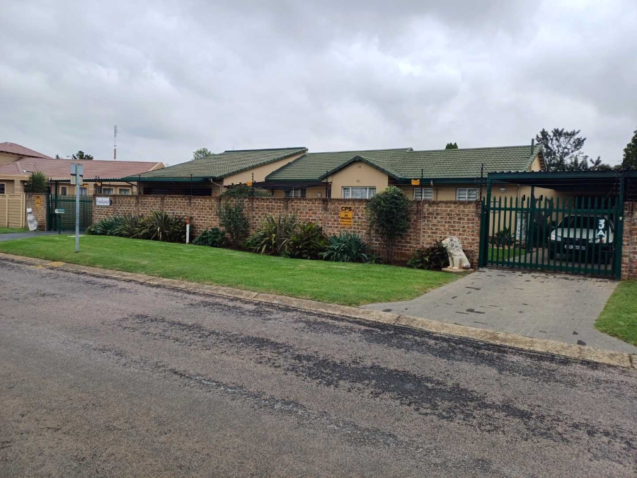 3 Bedroom Property for Sale in Brackendowns Gauteng