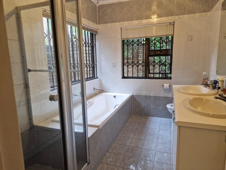 4 Bedroom Property for Sale in Benmore Gauteng