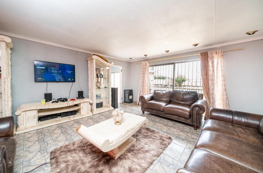 4 Bedroom Property for Sale in Brackenhurst Gauteng