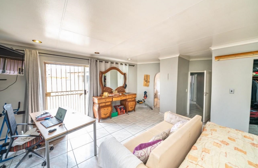 4 Bedroom Property for Sale in Brackenhurst Gauteng