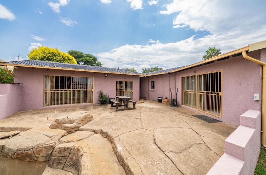 4 Bedroom Property for Sale in Brackenhurst Gauteng
