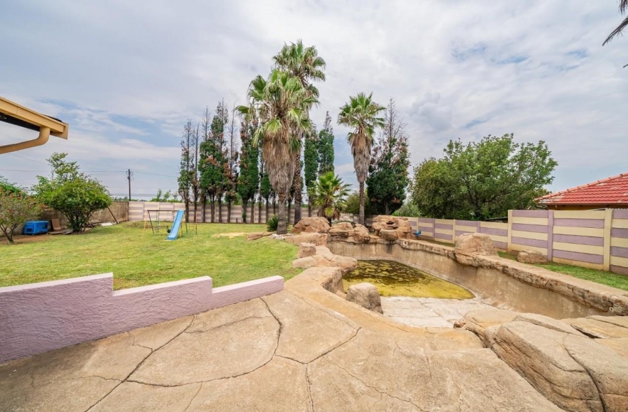 4 Bedroom Property for Sale in Brackenhurst Gauteng