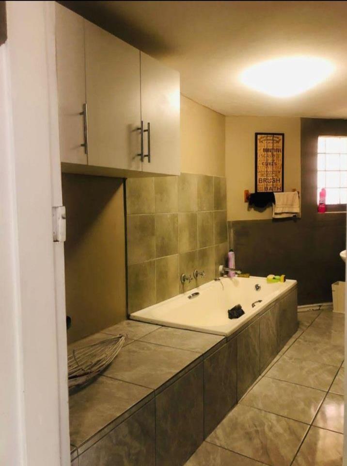 To Let 1 Bedroom Property for Rent in La Montagne Gauteng