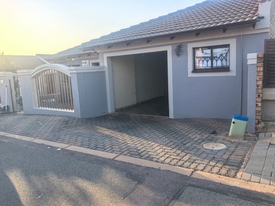 To Let 3 Bedroom Property for Rent in Rosslyn Gauteng