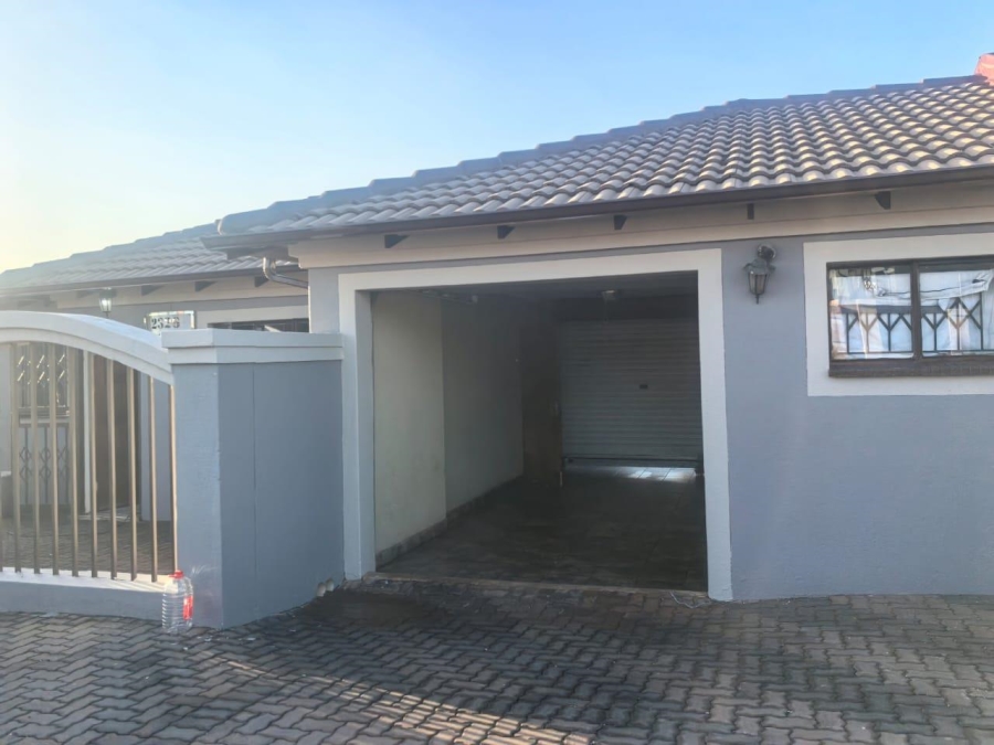 To Let 3 Bedroom Property for Rent in Rosslyn Gauteng