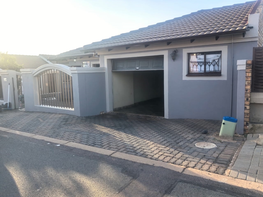 To Let 3 Bedroom Property for Rent in Rosslyn Gauteng