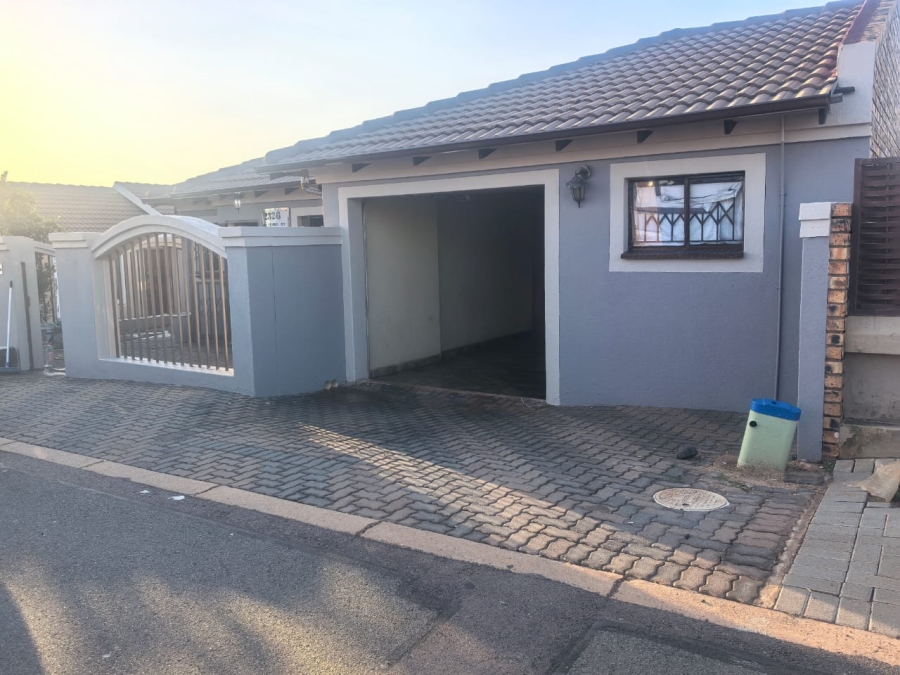 To Let 3 Bedroom Property for Rent in Rosslyn Gauteng