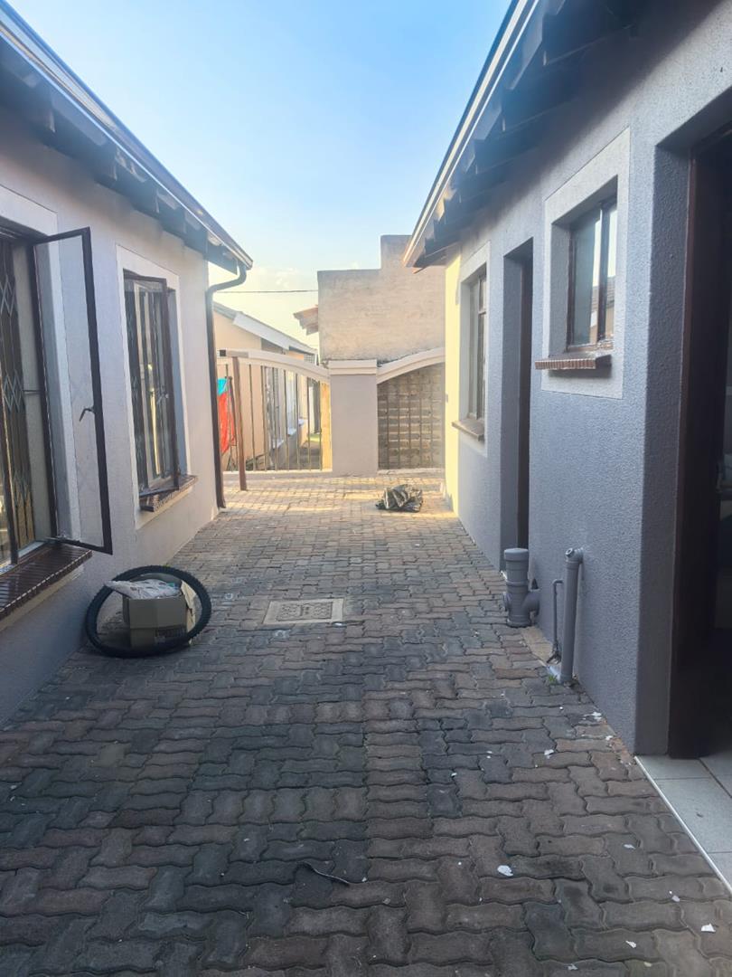 To Let 3 Bedroom Property for Rent in Rosslyn Gauteng