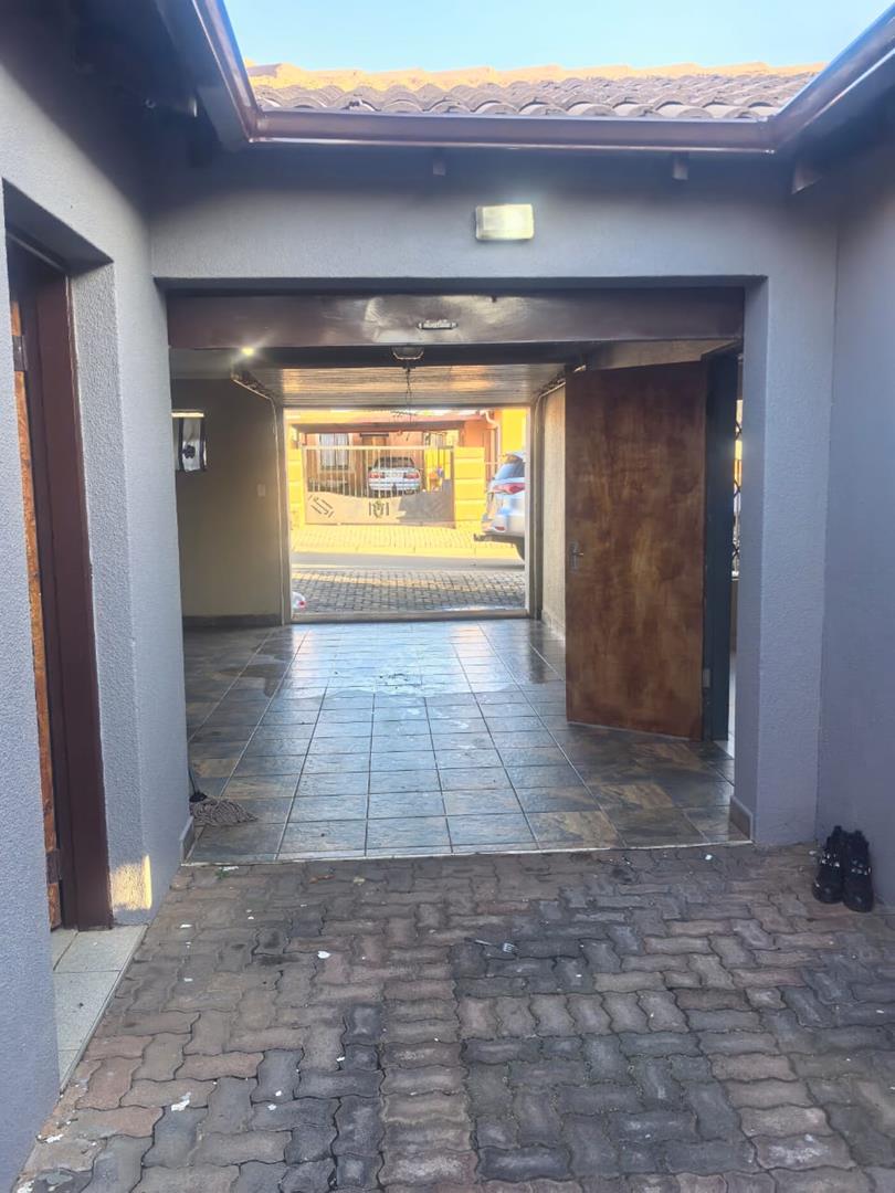 To Let 3 Bedroom Property for Rent in Rosslyn Gauteng