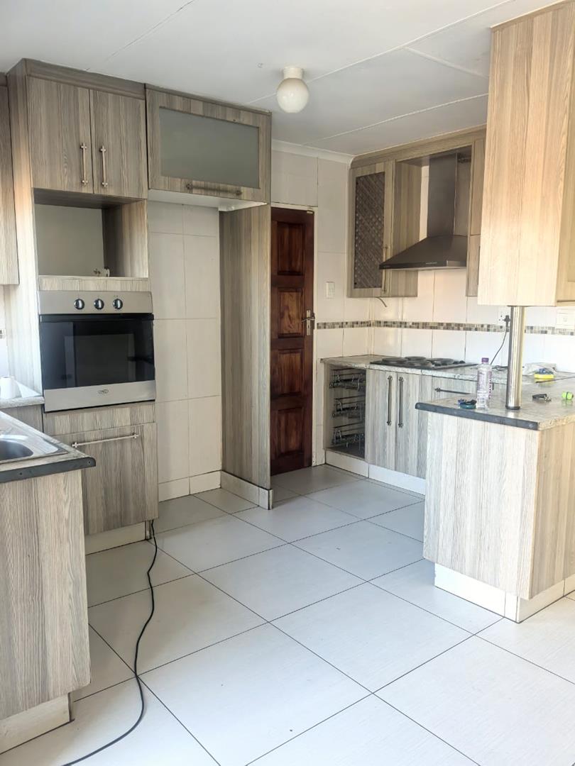 To Let 3 Bedroom Property for Rent in Rosslyn Gauteng