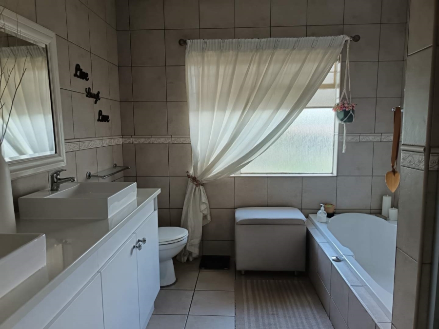 3 Bedroom Property for Sale in Brackenhurst Gauteng