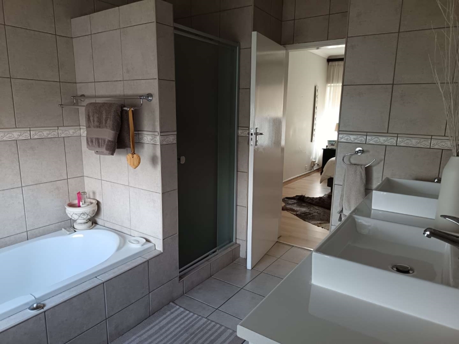 3 Bedroom Property for Sale in Brackenhurst Gauteng