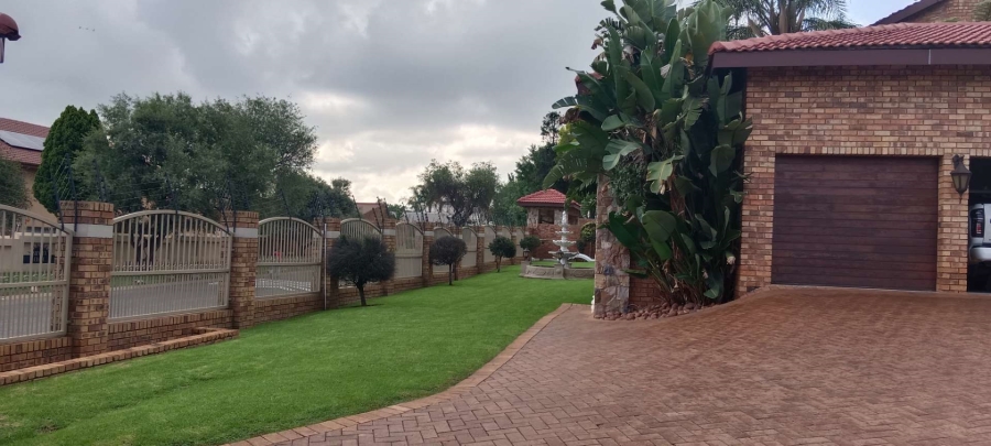 6 Bedroom Property for Sale in Meyersdal Gauteng