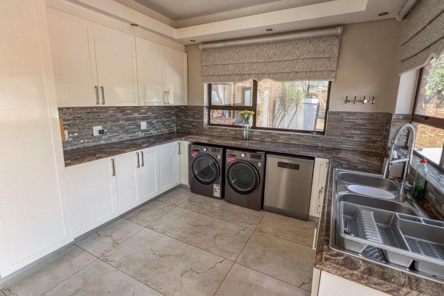 6 Bedroom Property for Sale in Meyersdal Gauteng