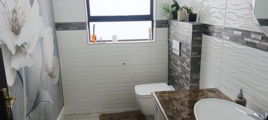 6 Bedroom Property for Sale in Meyersdal Gauteng