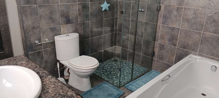 6 Bedroom Property for Sale in Meyersdal Gauteng