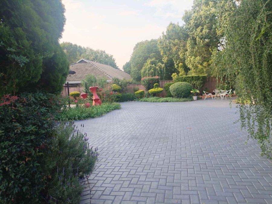 To Let 1 Bedroom Property for Rent in Die Wilgers Gauteng