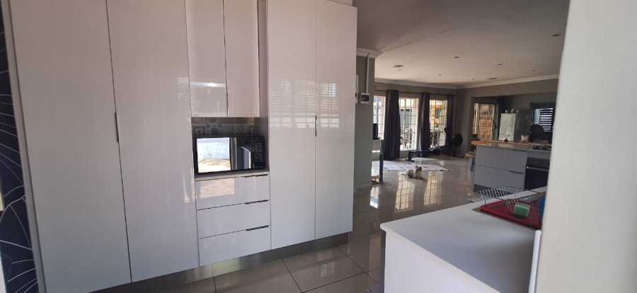 4 Bedroom Property for Sale in Brackendowns Gauteng
