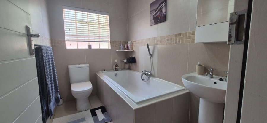4 Bedroom Property for Sale in Brackendowns Gauteng