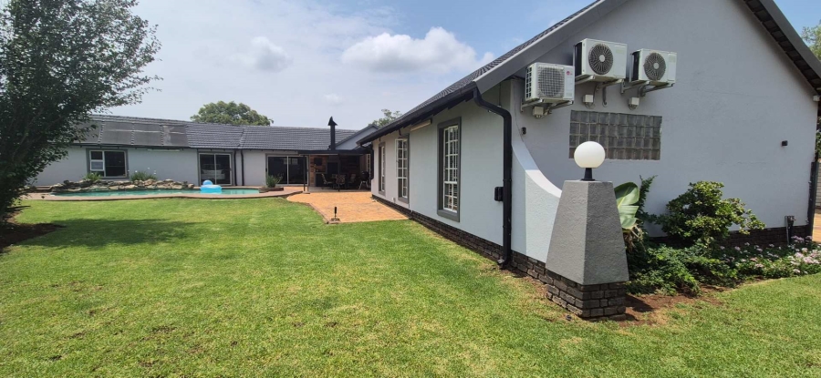 4 Bedroom Property for Sale in Brackendowns Gauteng