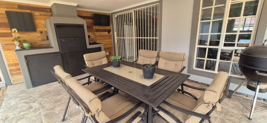4 Bedroom Property for Sale in Brackendowns Gauteng