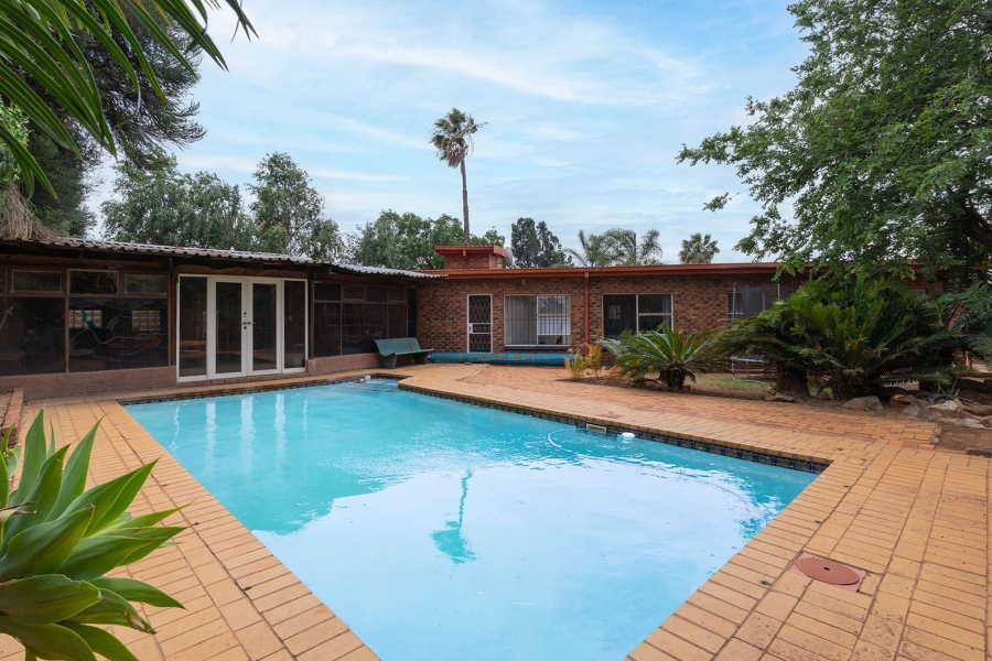 7 Bedroom Property for Sale in Edleen Gauteng