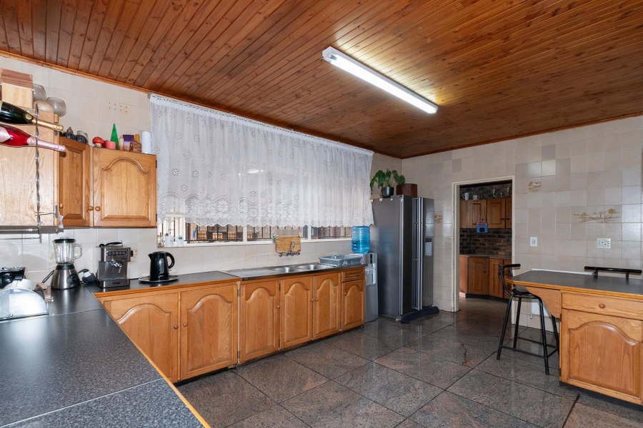 7 Bedroom Property for Sale in Edleen Gauteng