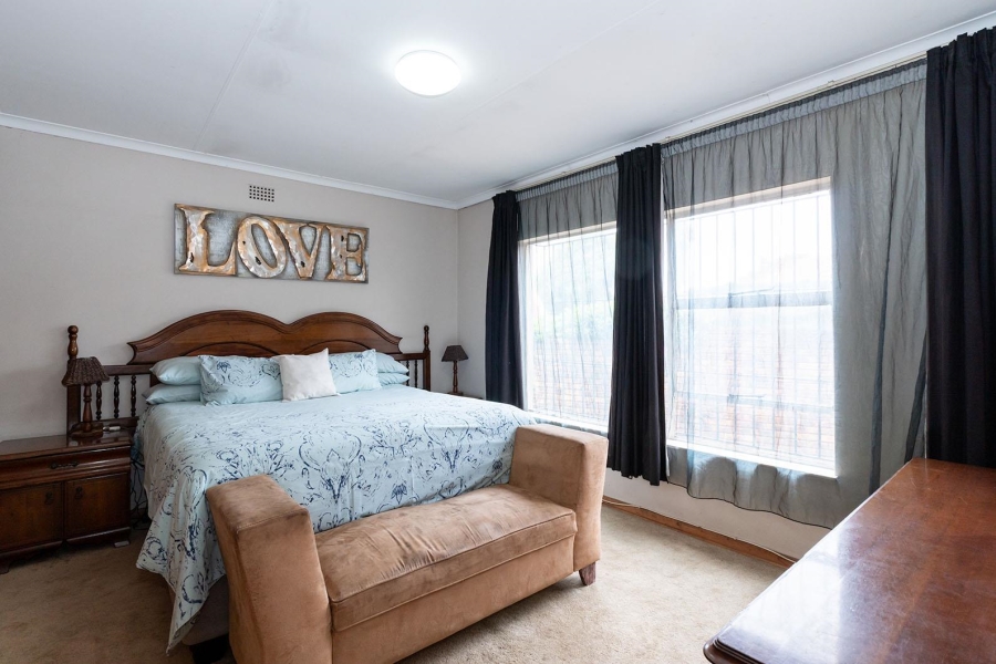 7 Bedroom Property for Sale in Edleen Gauteng