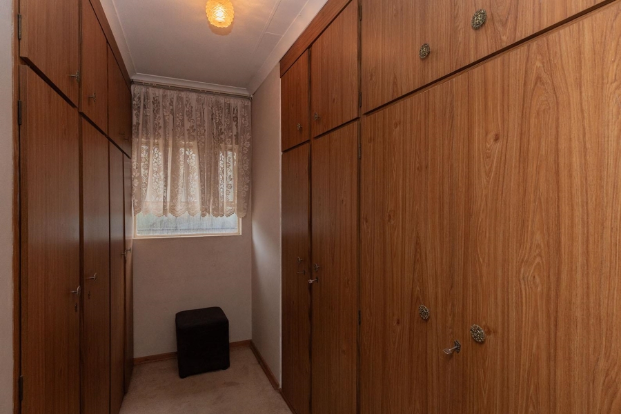 7 Bedroom Property for Sale in Edleen Gauteng