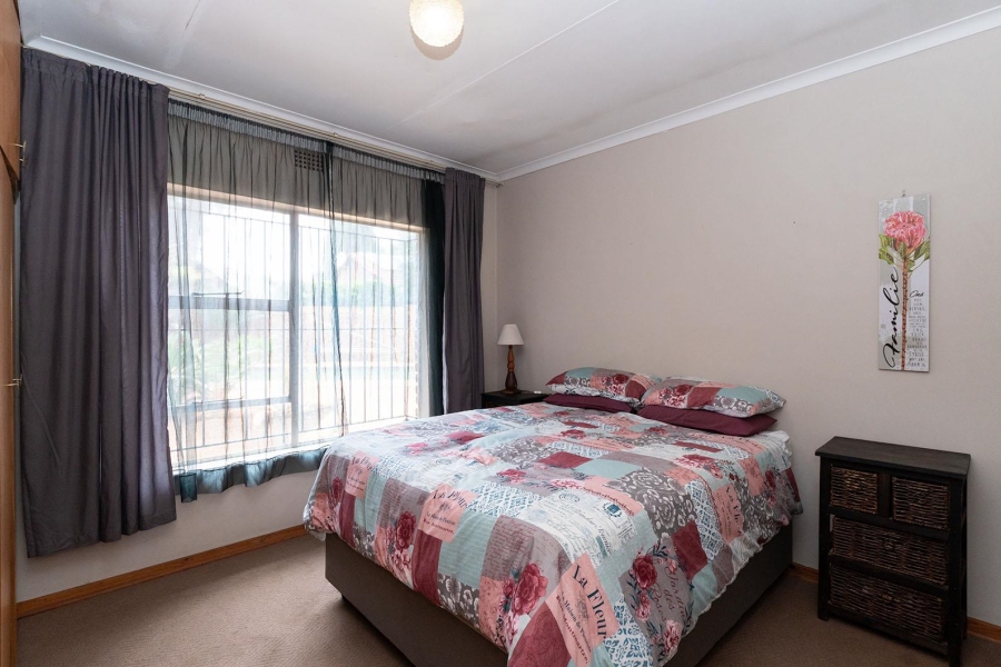 7 Bedroom Property for Sale in Edleen Gauteng