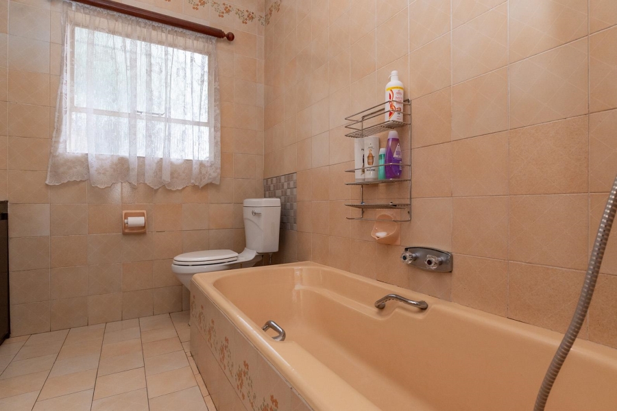 7 Bedroom Property for Sale in Edleen Gauteng