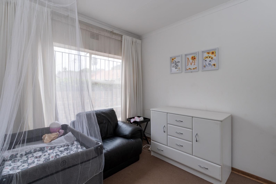 7 Bedroom Property for Sale in Edleen Gauteng