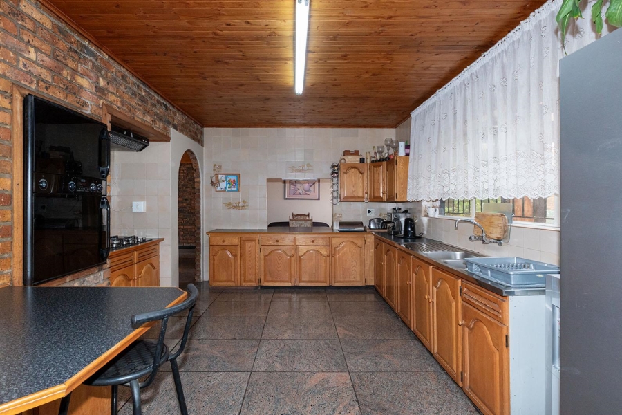 7 Bedroom Property for Sale in Edleen Gauteng