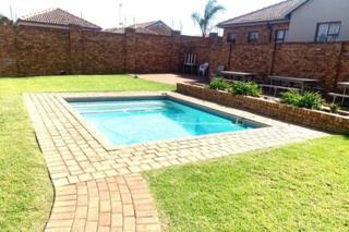 2 Bedroom Property for Sale in Bartlett Gauteng