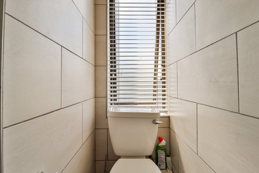 2 Bedroom Property for Sale in Magaliessig Gauteng