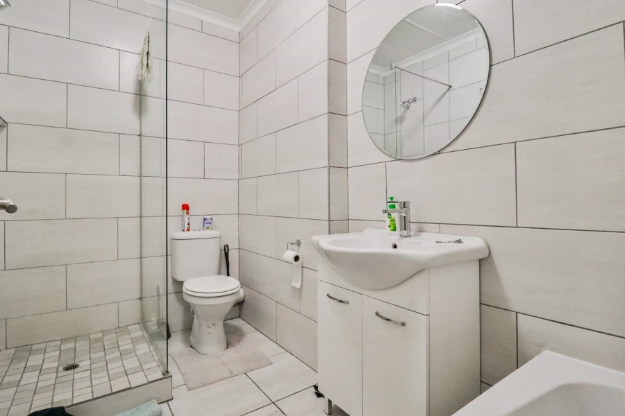 2 Bedroom Property for Sale in Magaliessig Gauteng